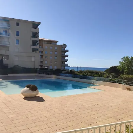 2 Pieces Avec Terrasse, Piscine, Parking A 5 Min De La - 4 Couchages - Fr-1-252-158 * Juan-les-Pins
